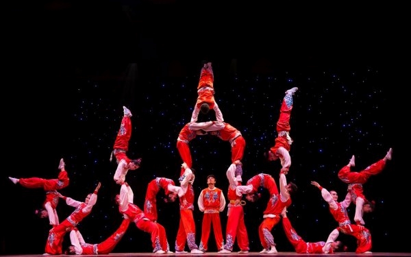Golden Dragon Acrobats: Cirque Ziva