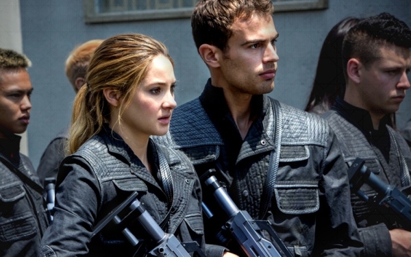 Divergent (2014)