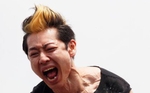 Takeru Kobayashi demolishes 337 chicken wings