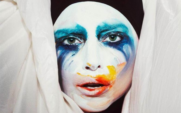 Lady Gaga Lives for the ‘Applause’