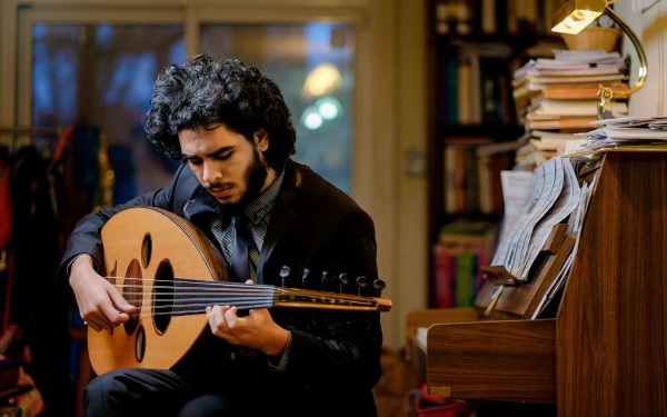 Disowned, under threat, Iraqi musician seeks new life in US