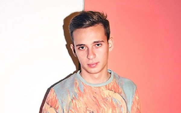 Flume works hard to capitalize on his sudden fame