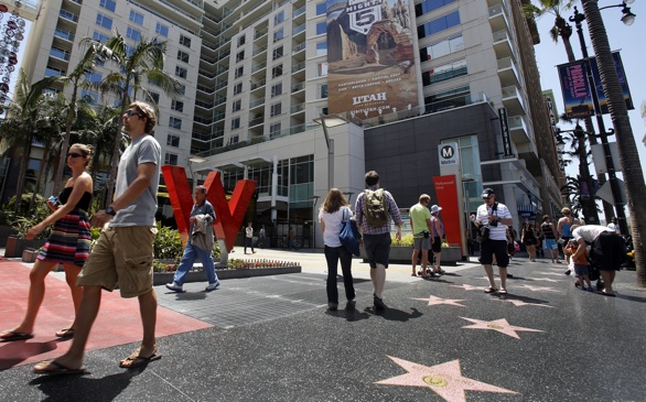 LAPD to Increase Patrols in Hollywood Tourist Area After Fatal Stabbing