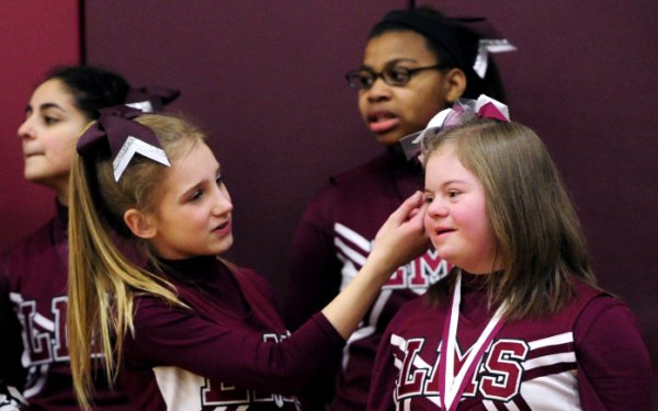 Athletes help cheerleader with Down Syndrome defy bullies