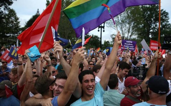 Supreme Court clears way for gay marriage nationwide