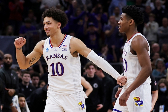 Kansas, last No. 1 seed standing, reaches Elite Eight with late surge against Providence